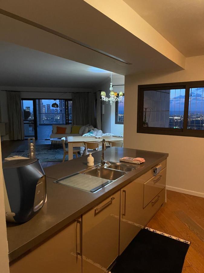 Ferienwohnung Beautiful Penthouse W/Amazing View, Prime Location Ramat Gan Exterior foto